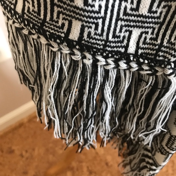 COCO + CARMEN WATERFALL CARDIGAN SWEATER w/ FRINGE - Picture 4 of 5